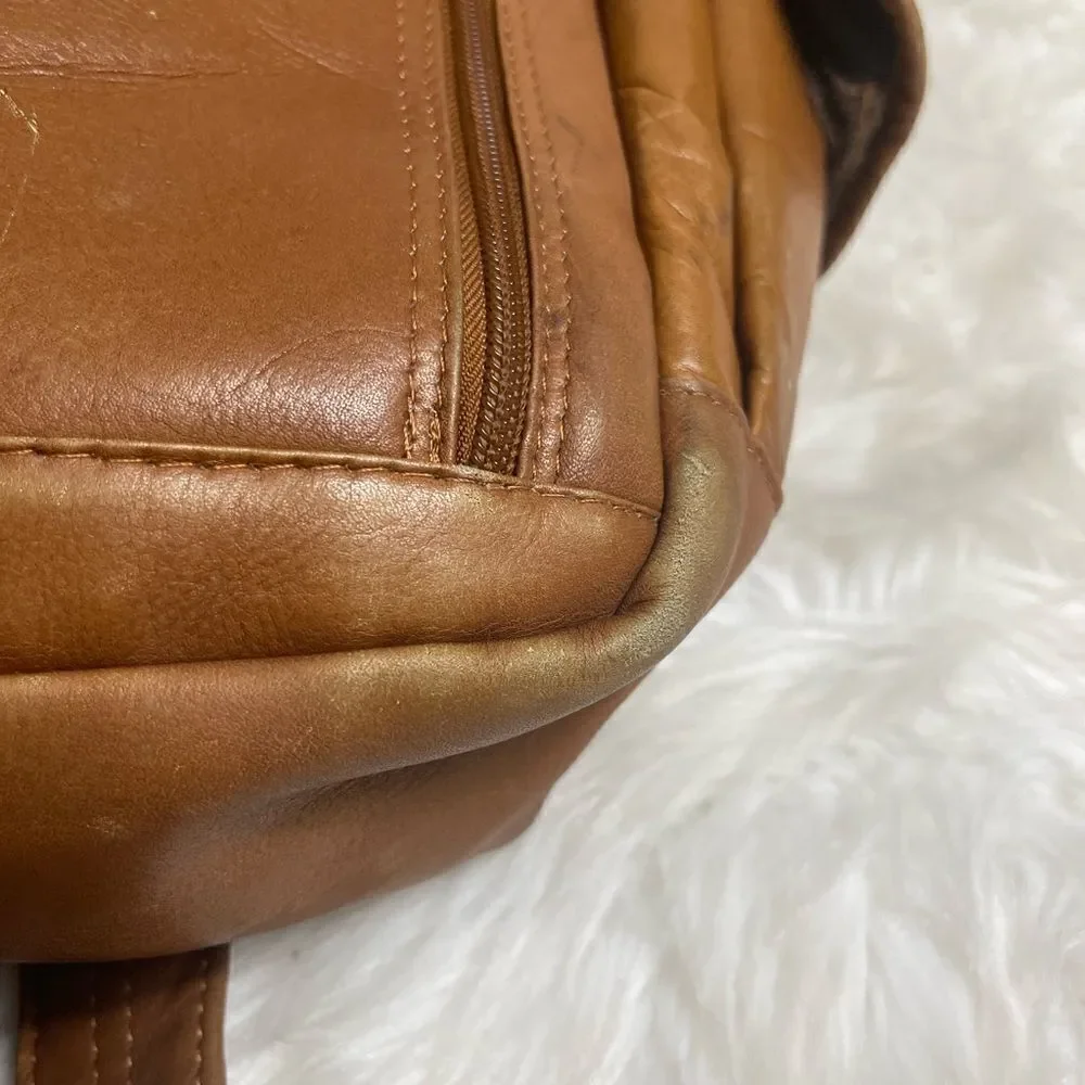 Unbranded tan leather large Backpack antique tone hardwares.